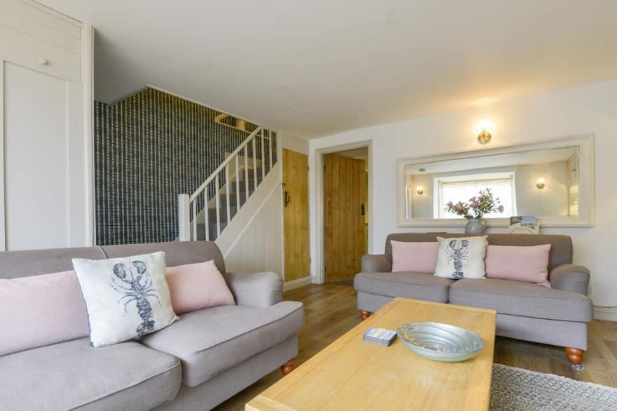 CAMELOT COTTAGE, pet friendly, with open fire in Port Isaac