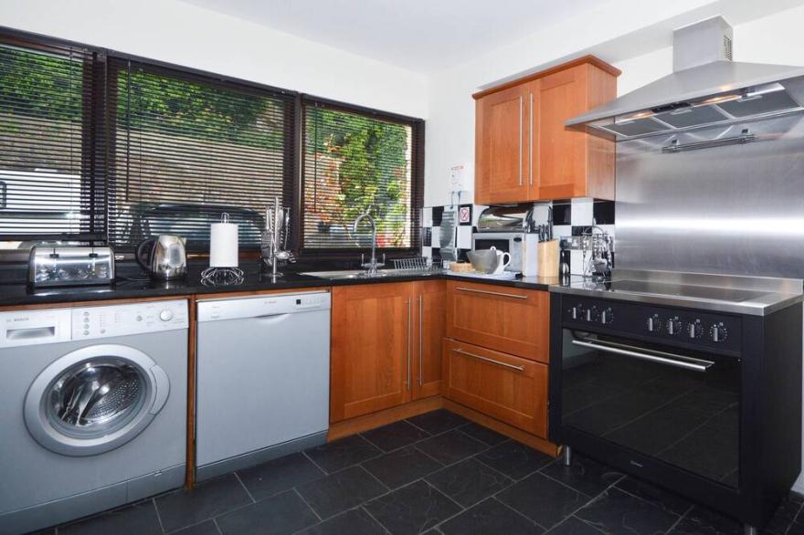 3 bedroom accommodation in Torquay