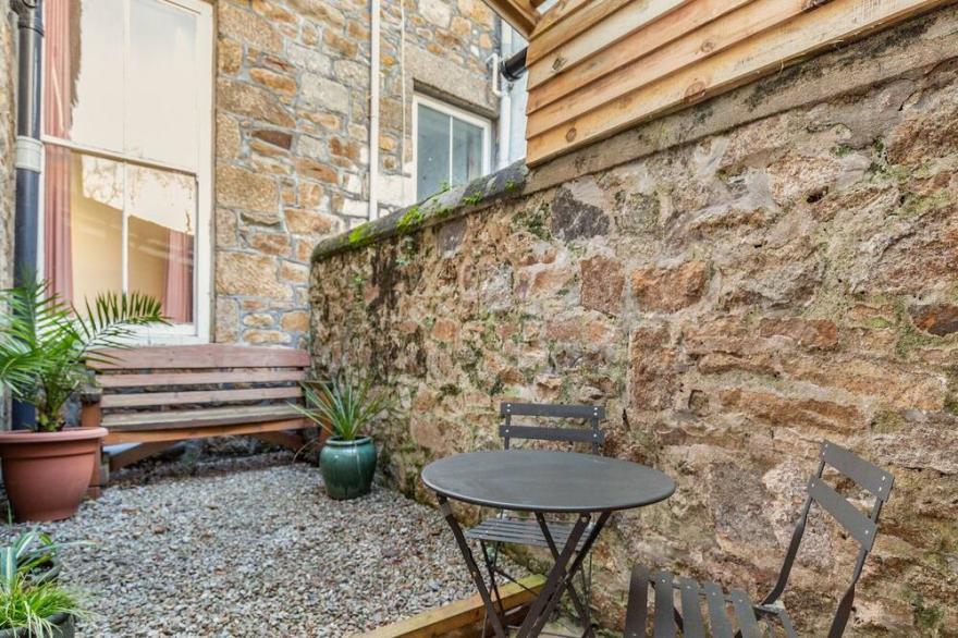 6 bedroom accommodation in Penzance