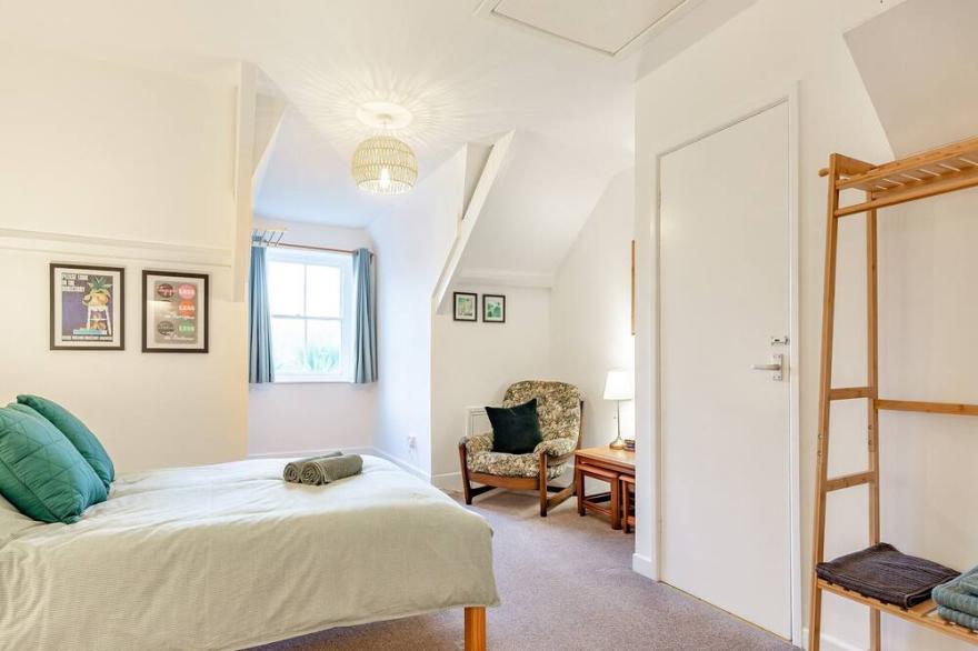 6 bedroom accommodation in Penzance