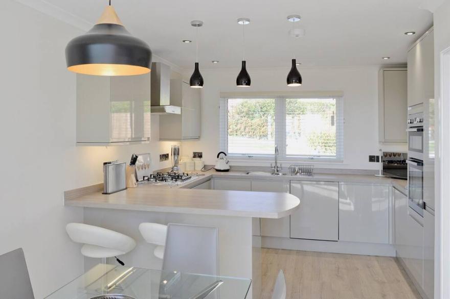 3 bedroom accommodation in Polmear, near Par