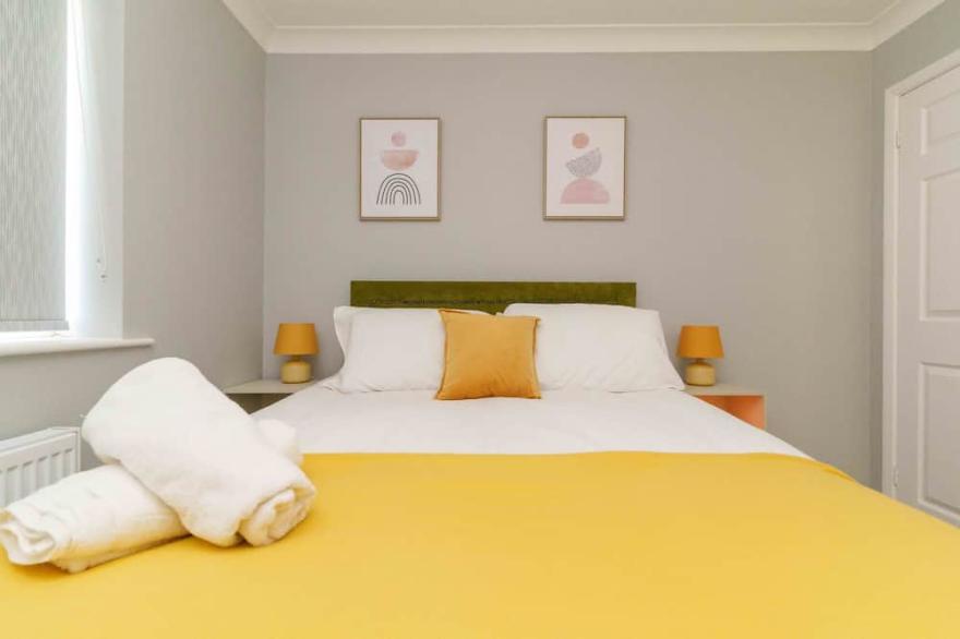 Boutique Home Sleeps 6 Free Parking with garden