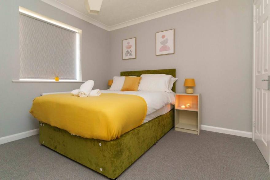 Boutique Home Sleeps 6 Free Parking with garden