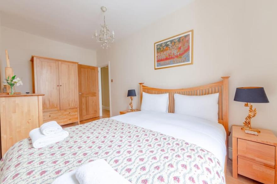 Spacious and Central 3 Bedroom House in Paddington