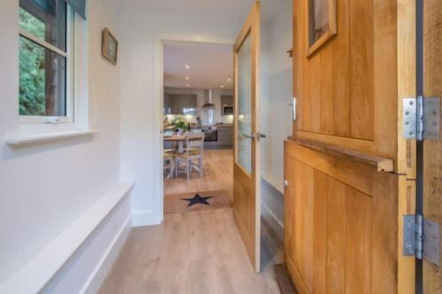 Secluded cottage in pretty countryside with woods & walks  -  Bradleys Barn