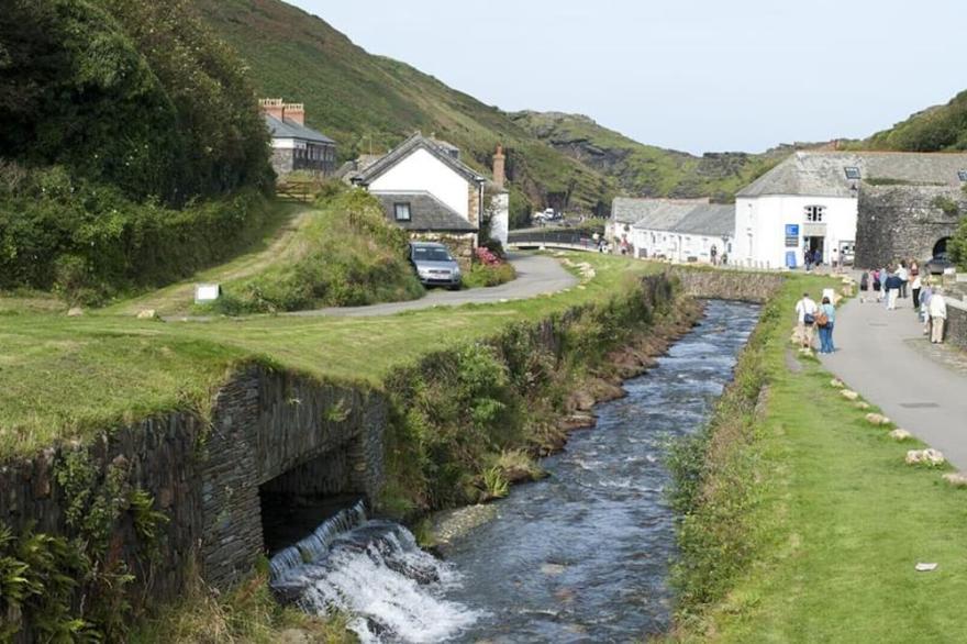 Over The Hedge, a 100 year old renovated cottage near Crackington Haven