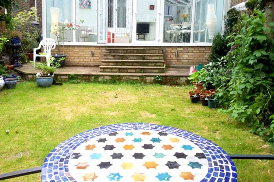 Charming garden flat in central London