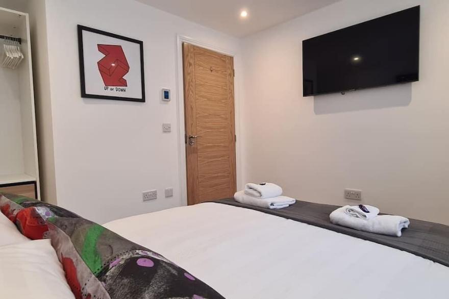 THE ONE- luton 1 bed, free parking