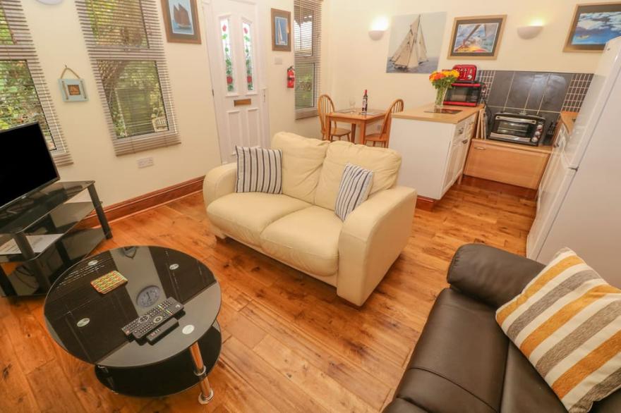 THE OLD BOATHOUSE, character holiday cottage, with a garden in Gweek