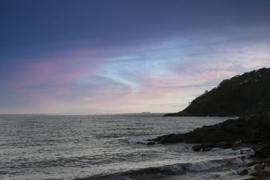 NUMBER 27, SWANPOOL, family friendly in Falmouth