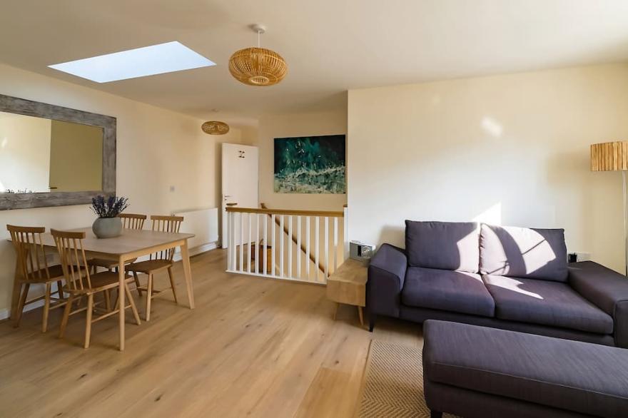 NUMBER 27, SWANPOOL, family friendly in Falmouth