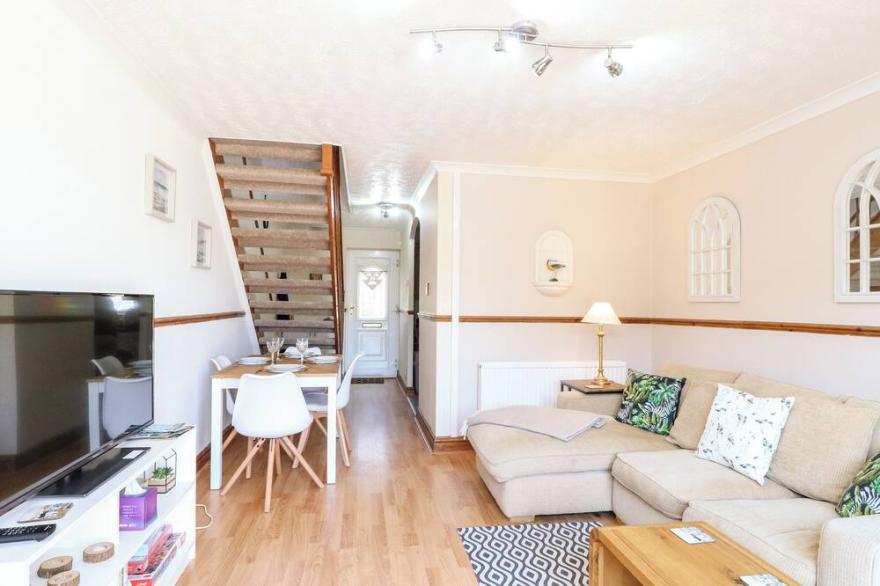 DRIFTERS COVE, pet friendly, with a garden in Caister-On-Sea