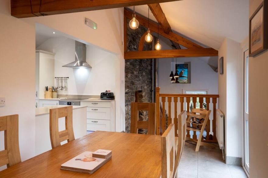 RIVERSIDE COTTAGE STUNNING LOCATION WITH HOT TUB