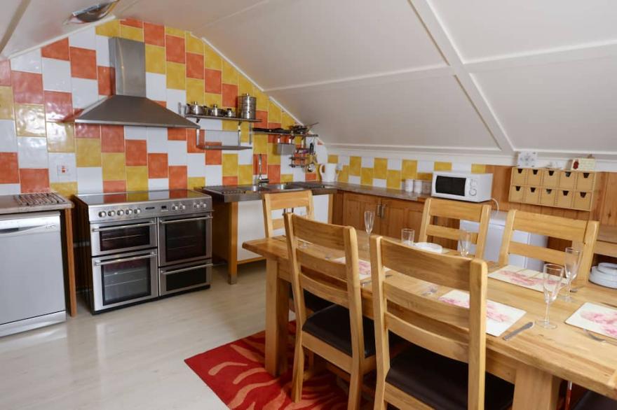 Perfect for exploring the local 7 bays. Gated drive/ garden.