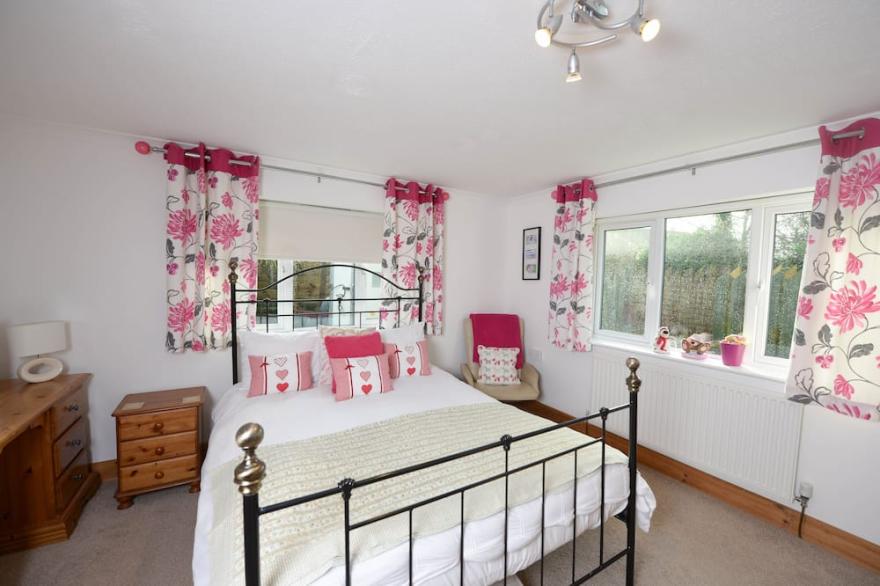 Perfect for exploring the local 7 bays. Gated drive/ garden.