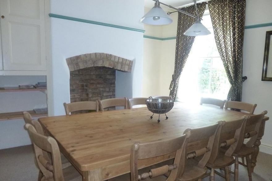 Cosy Victorian townhouse ideal for families and groups
