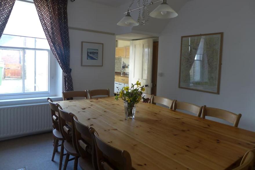 Cosy Victorian townhouse ideal for families and groups