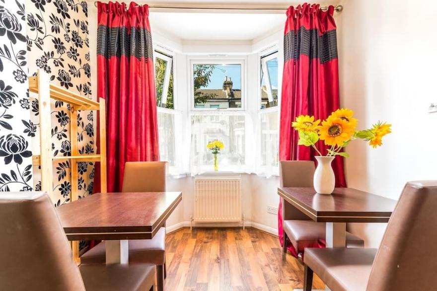 1 Bedroom House with a separate Office.  6 min walk to Stratford London Station