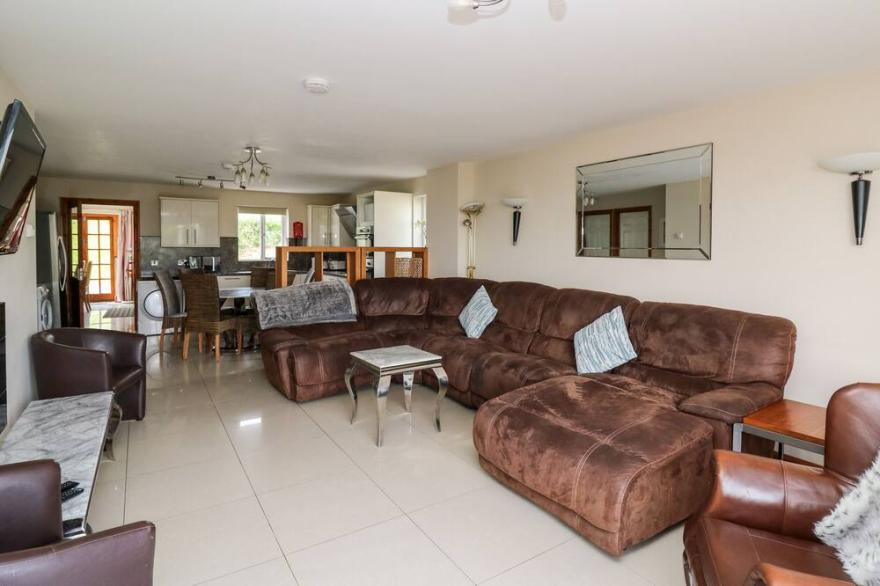BRYNHYFRYD, pet friendly, with pool in Aberystwyth