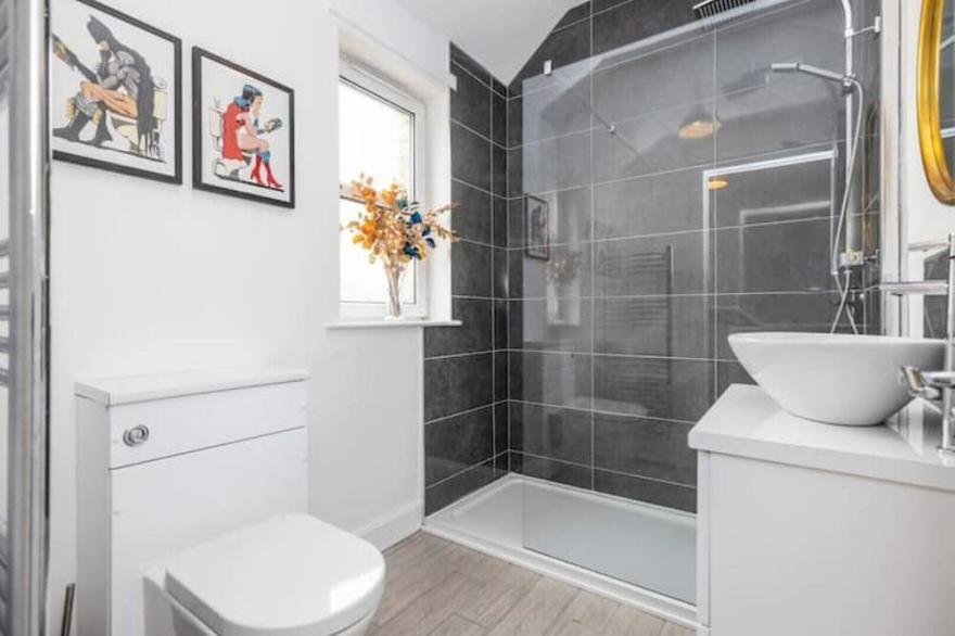 Cosy town centre cottage