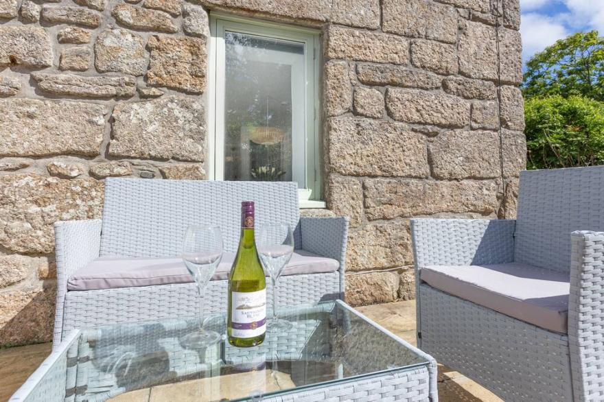 Cosy 1 bedroom Cottage - Great location & Parking