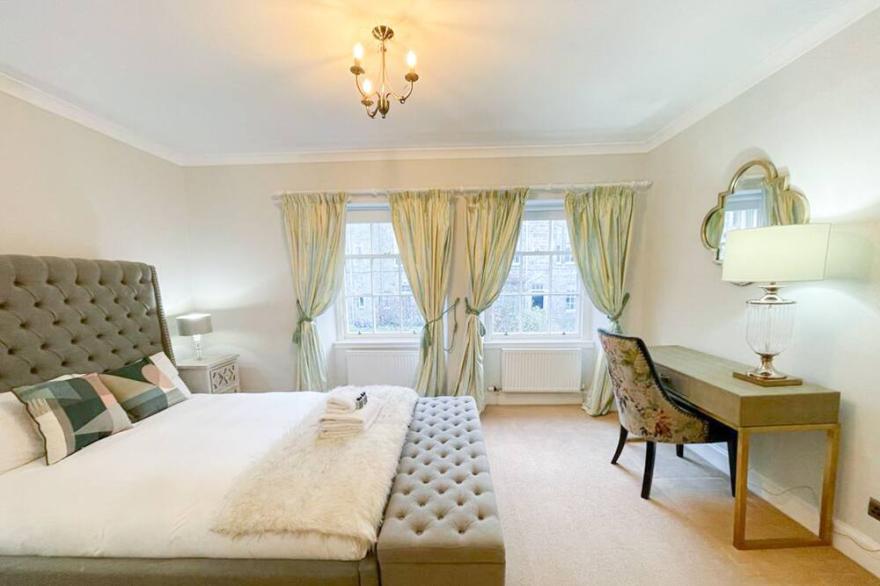 Sophisticated 3BR, Free Parking & Private Garden