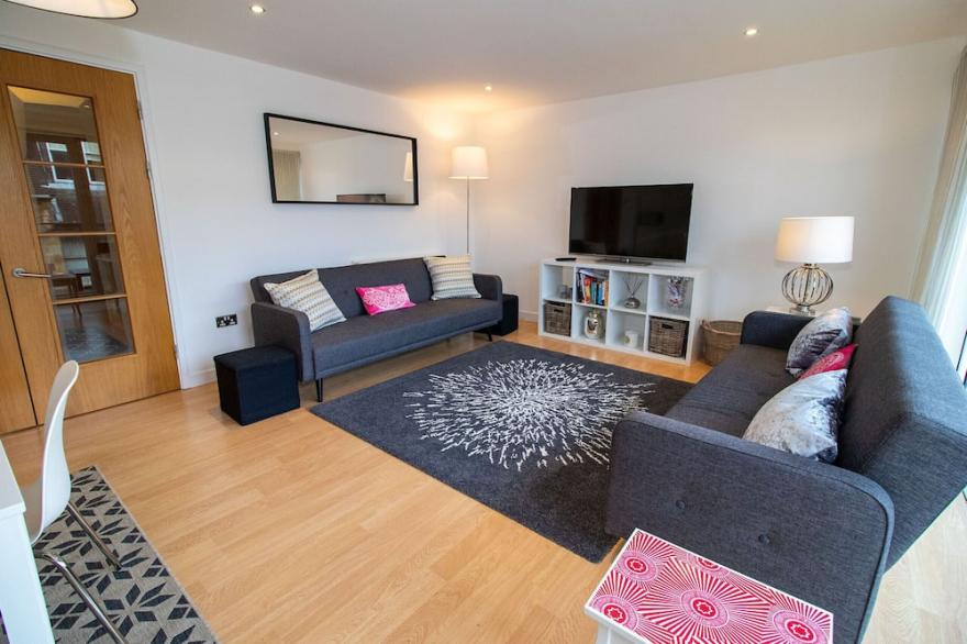Metropole Apartment - Parking available