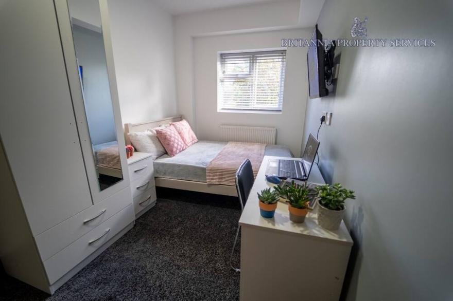 Lovely homely studio available