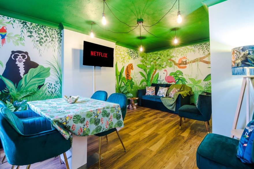 Unique & Special, jungle themed apartment - perfect for animal loving families