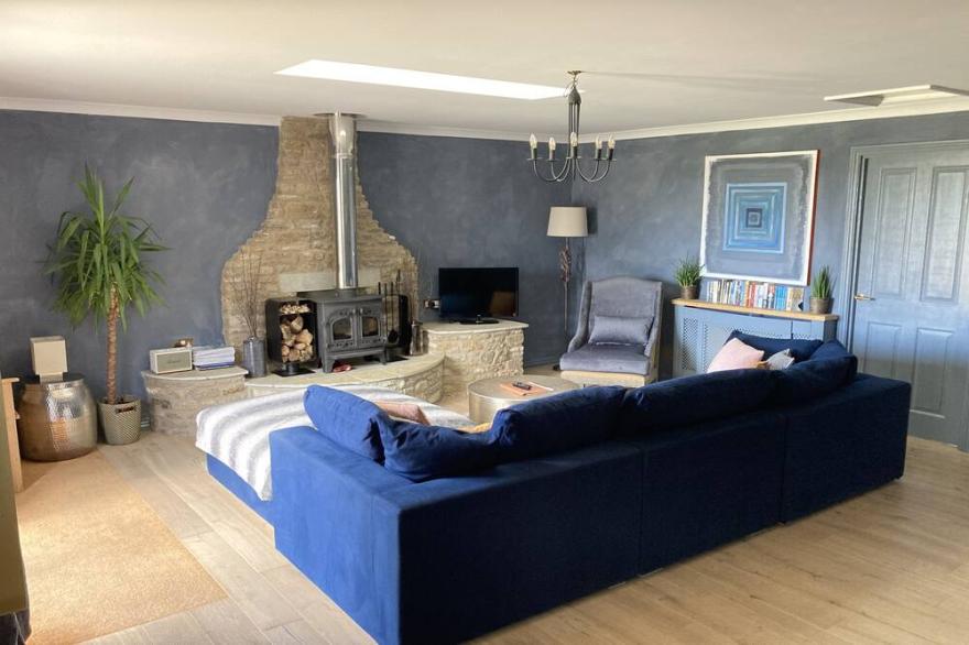 Stylish Family Barn, edge of Frome + country views