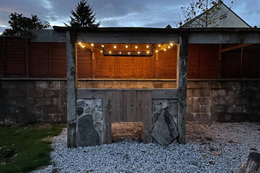 Beautiful 3 Bedroom bunkhouse, large garden, river and mountain views, perfect for groups