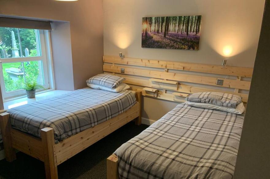 Beautiful 3 Bedroom bunkhouse, large garden, river and mountain views, perfect for groups