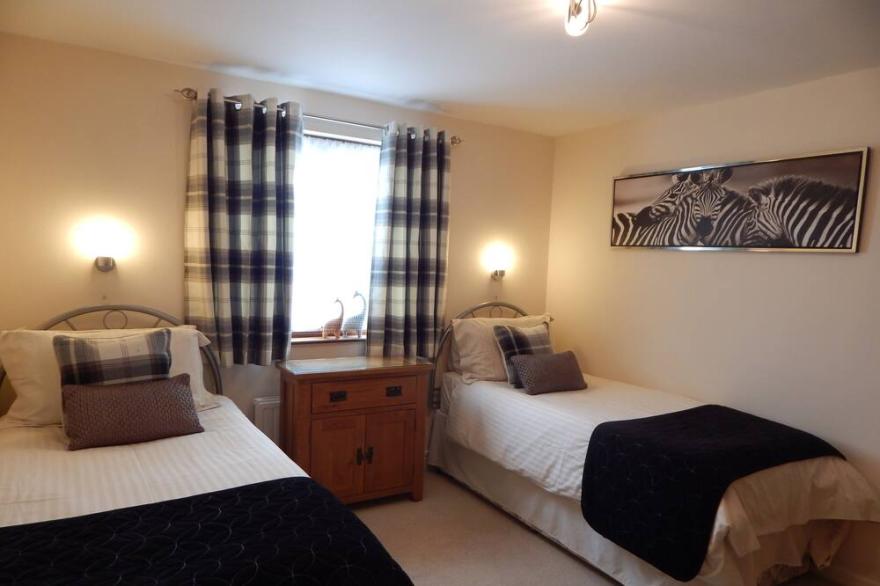 Beautiful spacious, split-level house near Fowey, heated swimming pool, hot tub