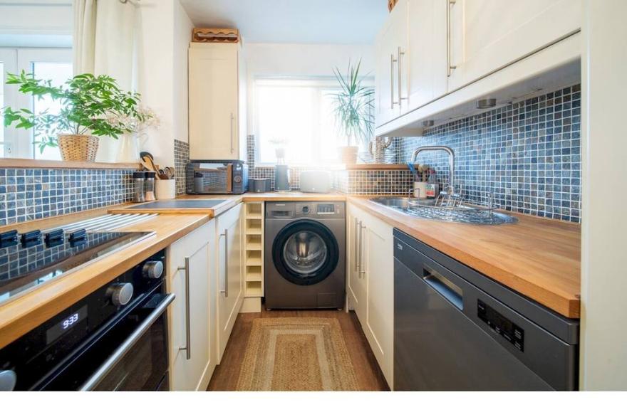 Pass the Keys | NEW 2 Bedroom Porth Apartment