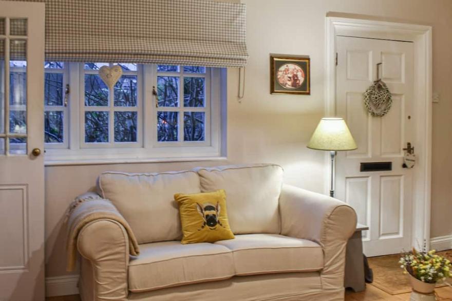 2 bedroom accommodation in Petworth, near Arundel