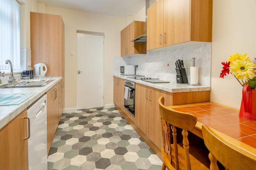 3 bedroom accommodation in Gorseinon