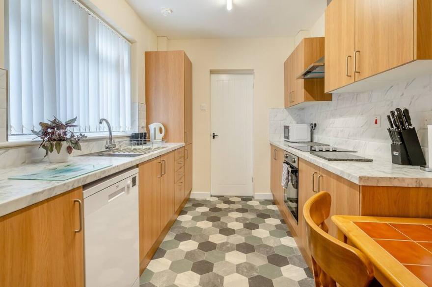 3 bedroom accommodation in Gorseinon