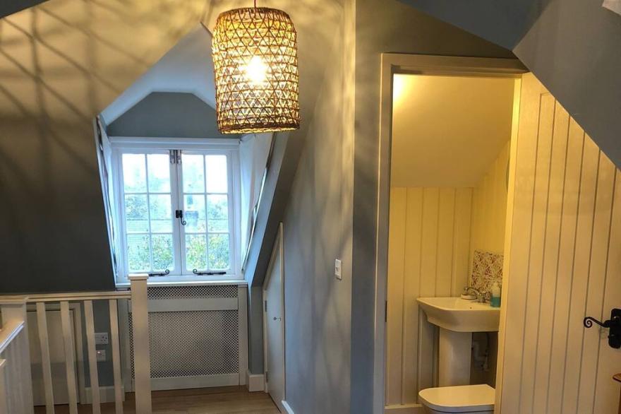 Comfortable Cottage with Street View