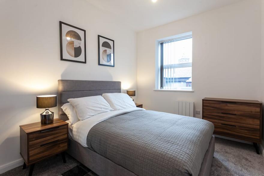Modern and Chic 1BR Apartment in Bolton
