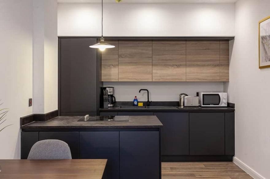 Modern and Chic 1BR Apartment in Bolton
