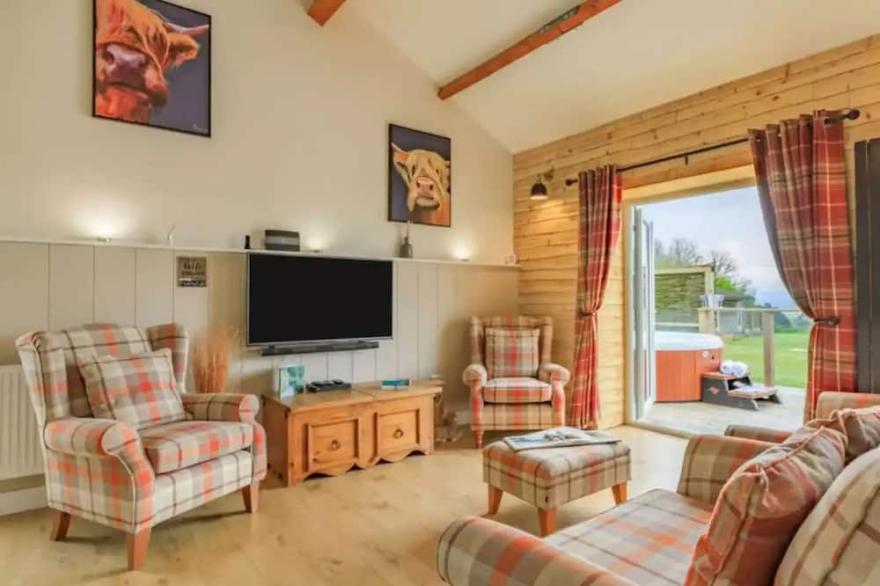 The Cow Shed - Luxury 5*  Dorset barn conversion with private hot tub