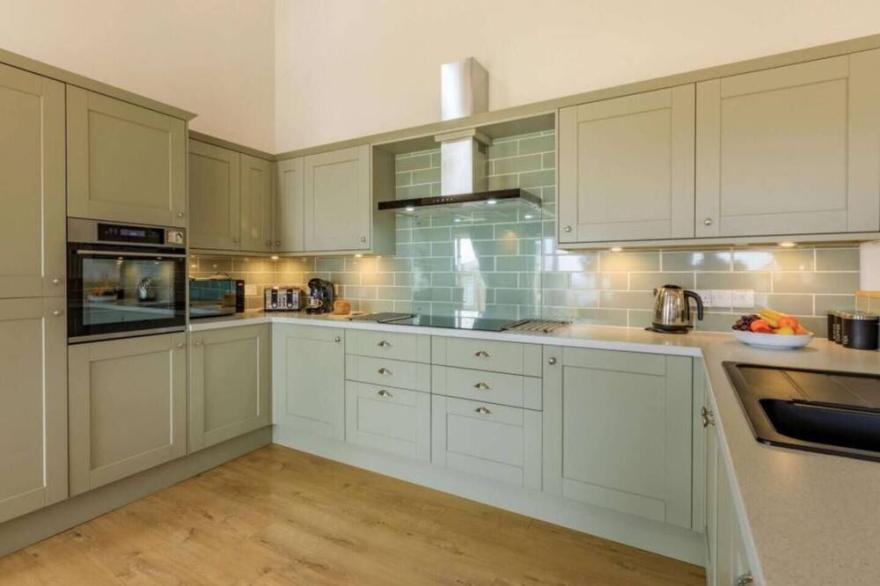 The Cow Shed - Luxury 5*  Dorset barn conversion with private hot tub