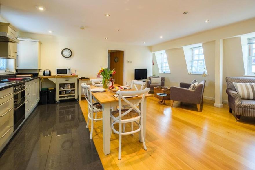 Seascape - sleeps 5 guests  in 3 bedrooms