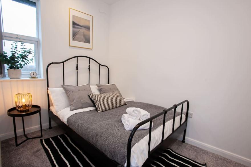 Modern 1 Bedroom Apartment in Central Bolton