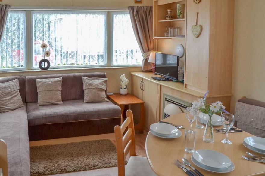2 bedroom accommodation in Bacton, near Mundsley
