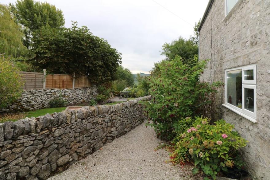 JASMINE COTTAGE, character holiday cottage in Youlgreave