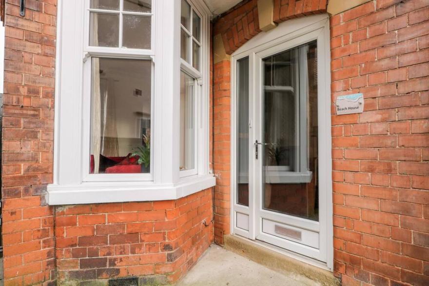 BEACH HOUSE, pet friendly, character holiday cottage in Bridlington