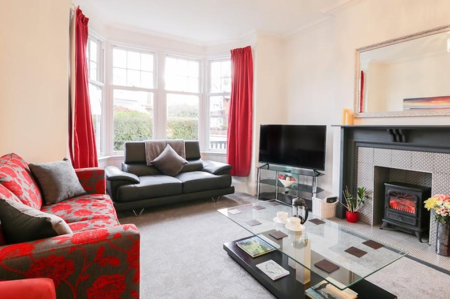 BEACH HOUSE, pet friendly, character holiday cottage in Bridlington
