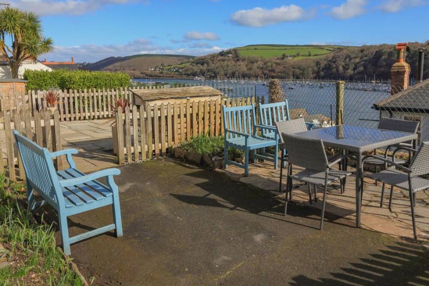 80 ABOVE TOWN, pet friendly, character holiday cottage in Dartmouth