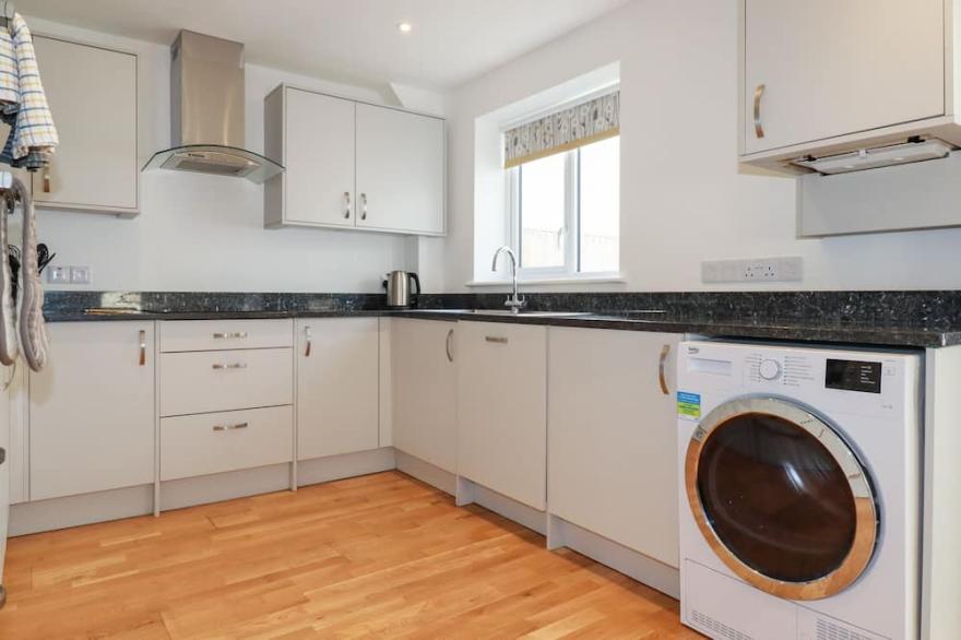 6A THE MEWS, pet friendly, with a garden in Harlyn, Cornwall